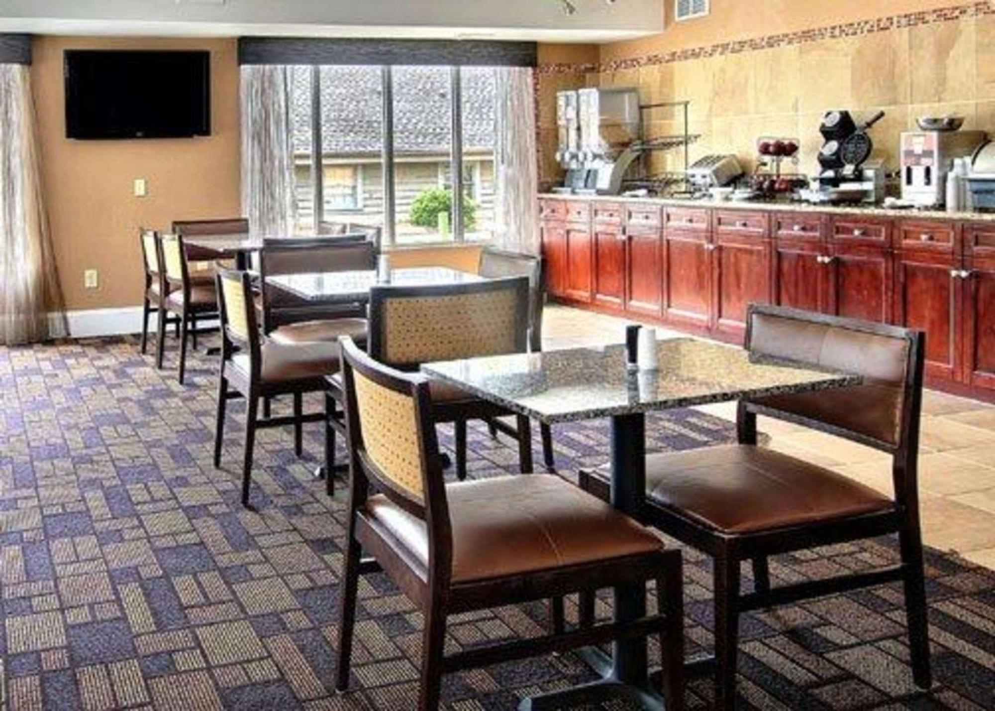 Quality Inn & Suites Greenville Near Downtown Buitenkant foto