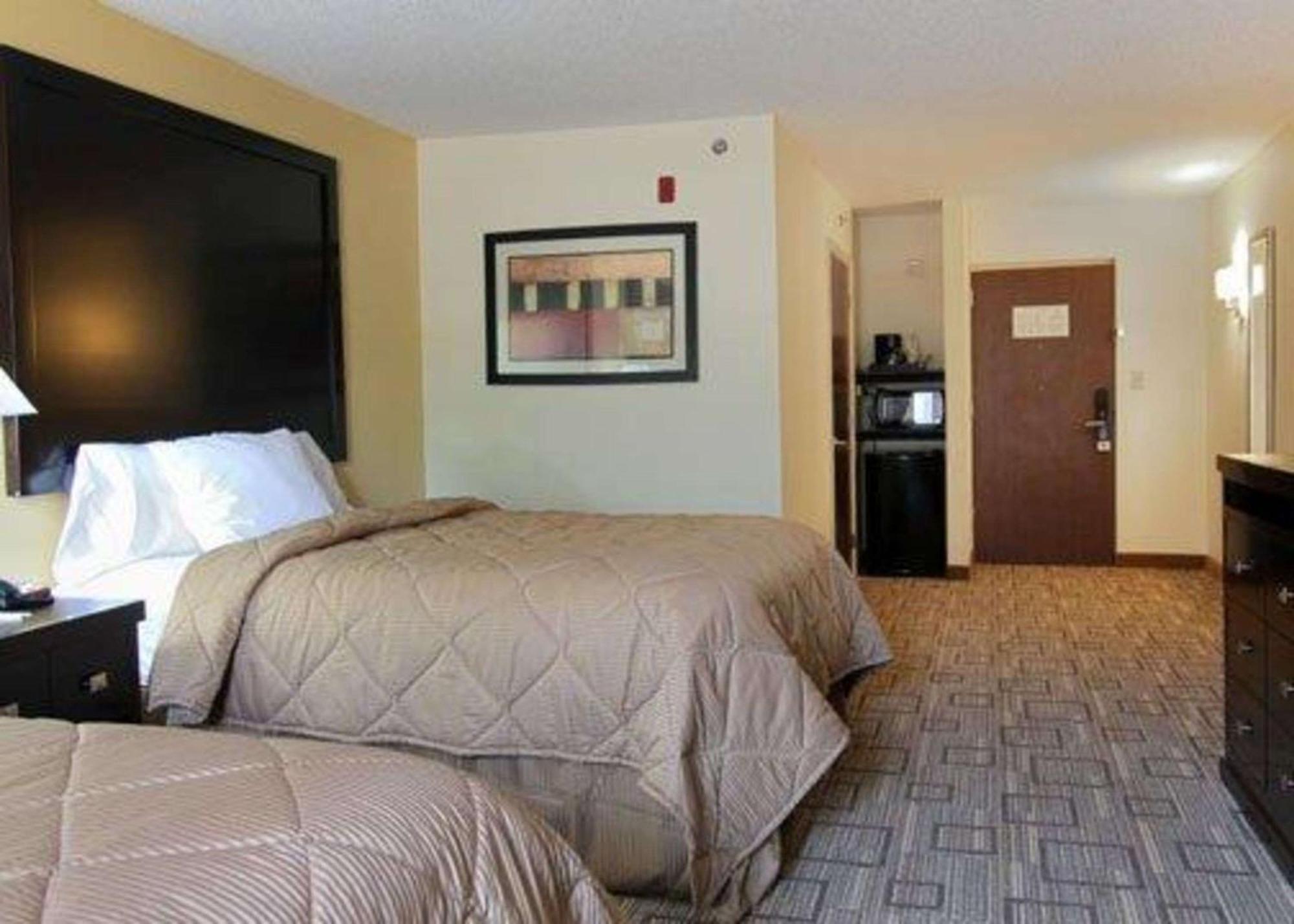 Quality Inn & Suites Greenville Near Downtown Buitenkant foto